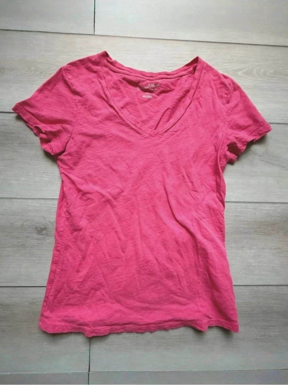 Universal thread salmon pink v-neck t-shirt / size s